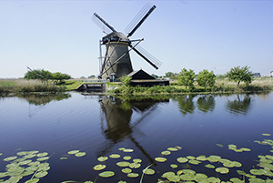 Kinderdijk windmills (c. 1740). Water management system to prevent flooding. Dutch Countryside Private Tour from Amsterdam. Welcome to the Netherlands! Private Tour Holland.